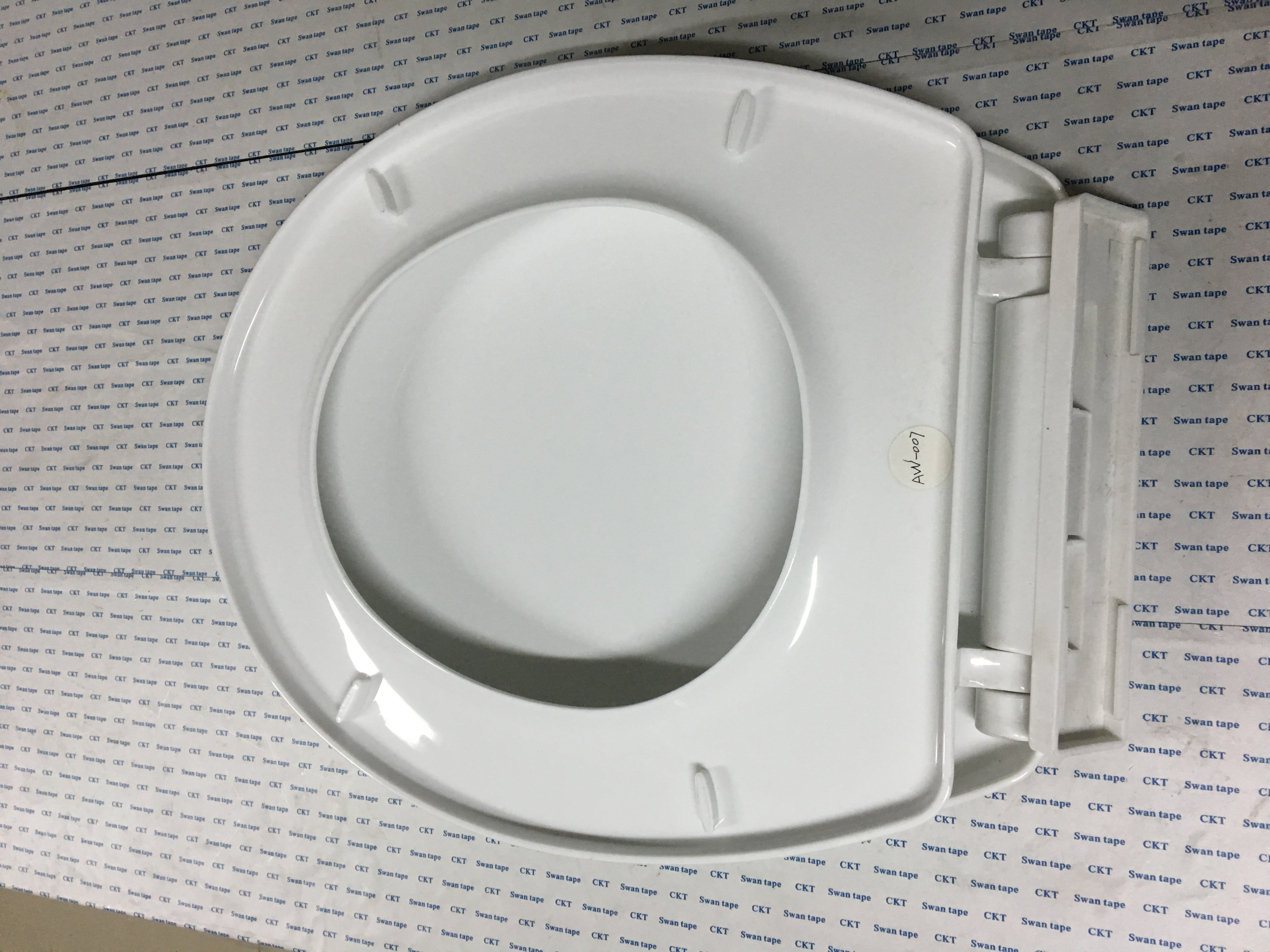 plastic toilet lid